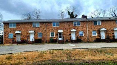 1516 W Clara Dr in Petersburg, VA - Building Photo - Building Photo