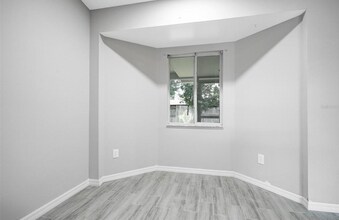 8200 Scarborough Ct in Orlando, FL - Building Photo - Building Photo