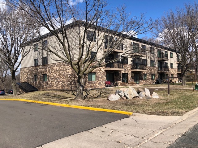 Gauvette Park Apartments in Columbia Heights, MN - Foto de edificio - Building Photo