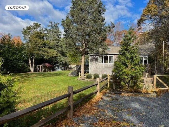 21 Dover Ave in Southampton, NY - Building Photo - Building Photo