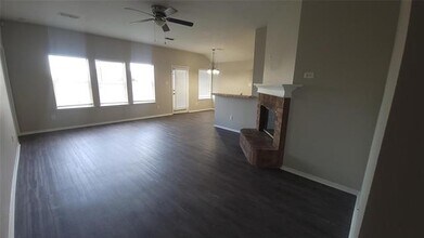 604 Honeysuckle Dr in Cleburne, TX - Building Photo - Building Photo