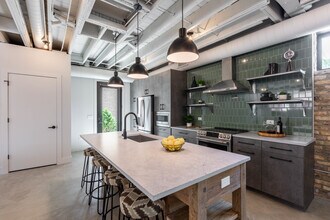 2228 N Kedzie Blvd in Chicago, IL - Foto de edificio - Building Photo