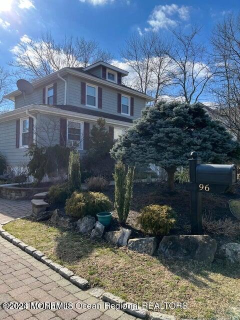 96 Compton St-Unit -2nd floor in Belford, NJ - Building Photo