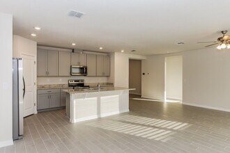 10209 Daybreak Glen in Parrish, FL - Building Photo - Building Photo