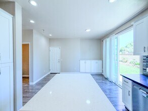 818 Navigator Way in Oxnard, CA - Building Photo - Building Photo