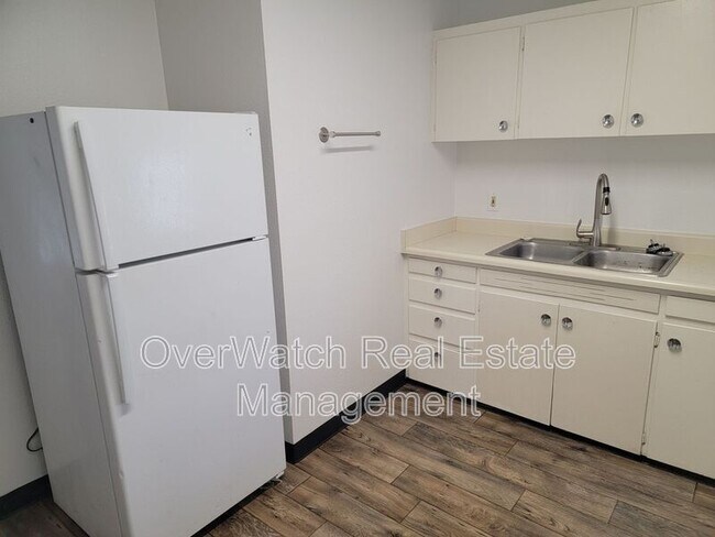 3925 E 9th Ave in Anchorage, AK - Building Photo - Building Photo