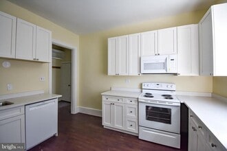 2216 Wisconsin Ave NW in Washington, DC - Building Photo - Building Photo