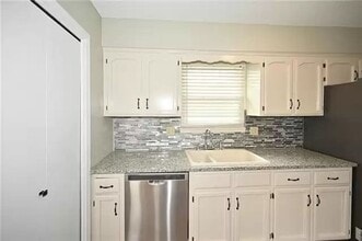 1102 Hampton Dr in Platte City, MO - Building Photo - Building Photo