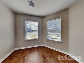 2322 Oyster Bay Ave in Texas City, TX - Foto de edificio - Building Photo