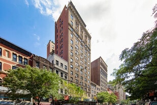 121 W 72nd St in New York, NY - Building Photo