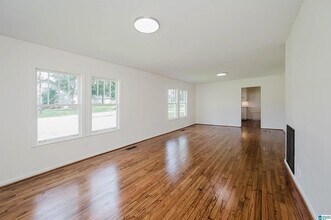 260 Vine St in Montevallo, AL - Foto de edificio - Building Photo