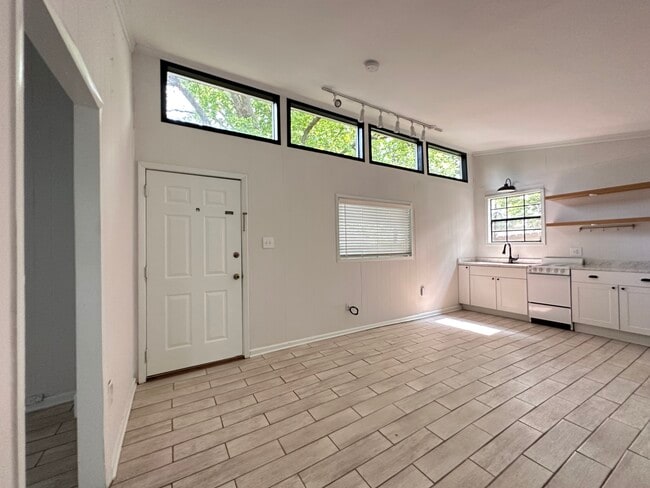1742 N Parkway, Unit Rear