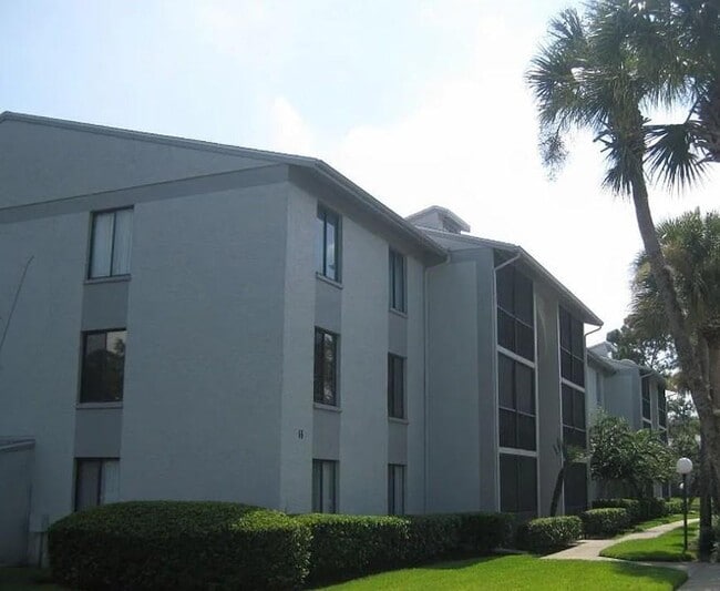 property at 1627 S Pine Ridge Cir