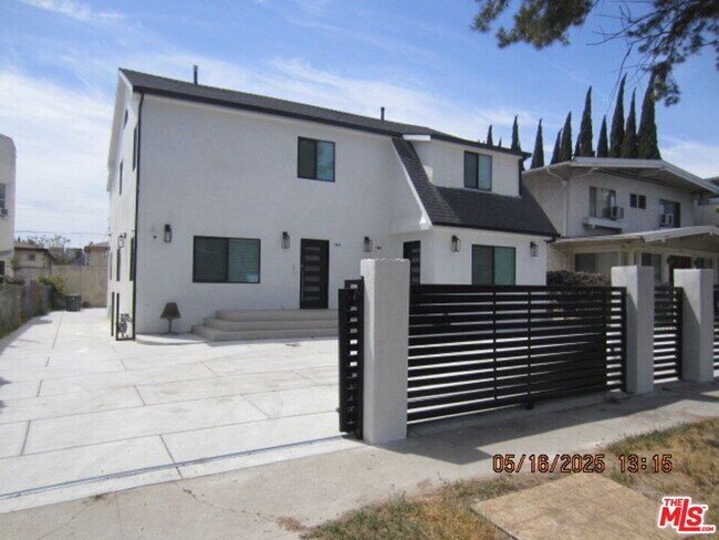 1807 N Kenmore Ave in Los Angeles, CA - Building Photo - Building Photo