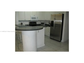 11324 NW 54th Terrace in Doral, FL - Building Photo - Building Photo