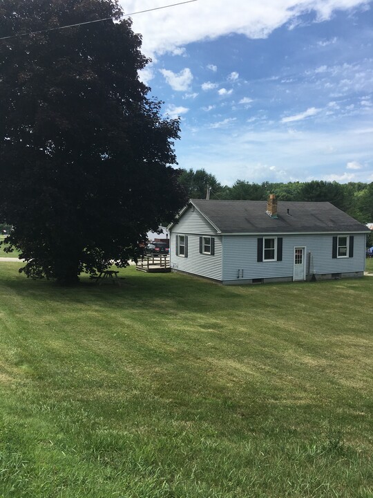 10 Gump Rd, Unit 101 in Castleton, VT - Foto de edificio