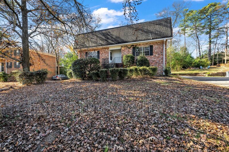 822 Linbard Ln in Birmingham, AL - Building Photo