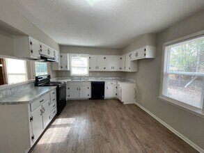 1755 Colonial Hills Dr in Southaven, MS - Building Photo - Building Photo