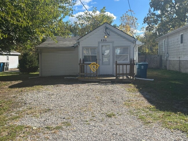 property at 895 S Auburn St