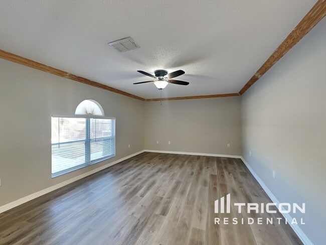 12610 Lake Vista Dr in Gibsonton, FL - Building Photo - Building Photo