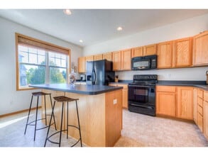1683 Village Trail E #4 in Maplewood, MN - Building Photo - Building Photo