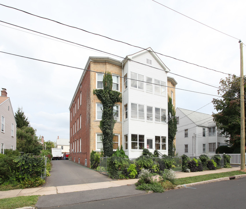 175 Gold St in New Britain, CT - Building Photo