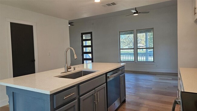 502 Walker St in Smithville, TX - Building Photo - Building Photo