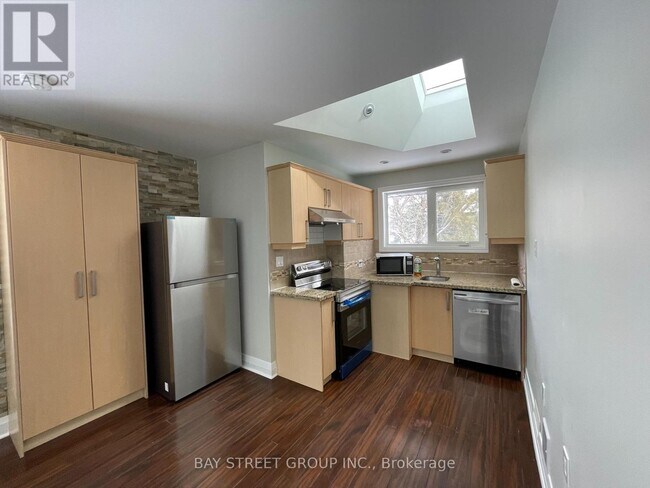 370 Centre St E in Richmond Hill, ON - Building Photo - Building Photo