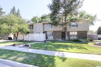 4426 S Albright Dr in Holladay, UT - Building Photo - Building Photo