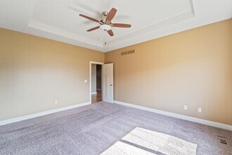 916 NE Silkwood St in Grimes, IA - Foto de edificio - Building Photo