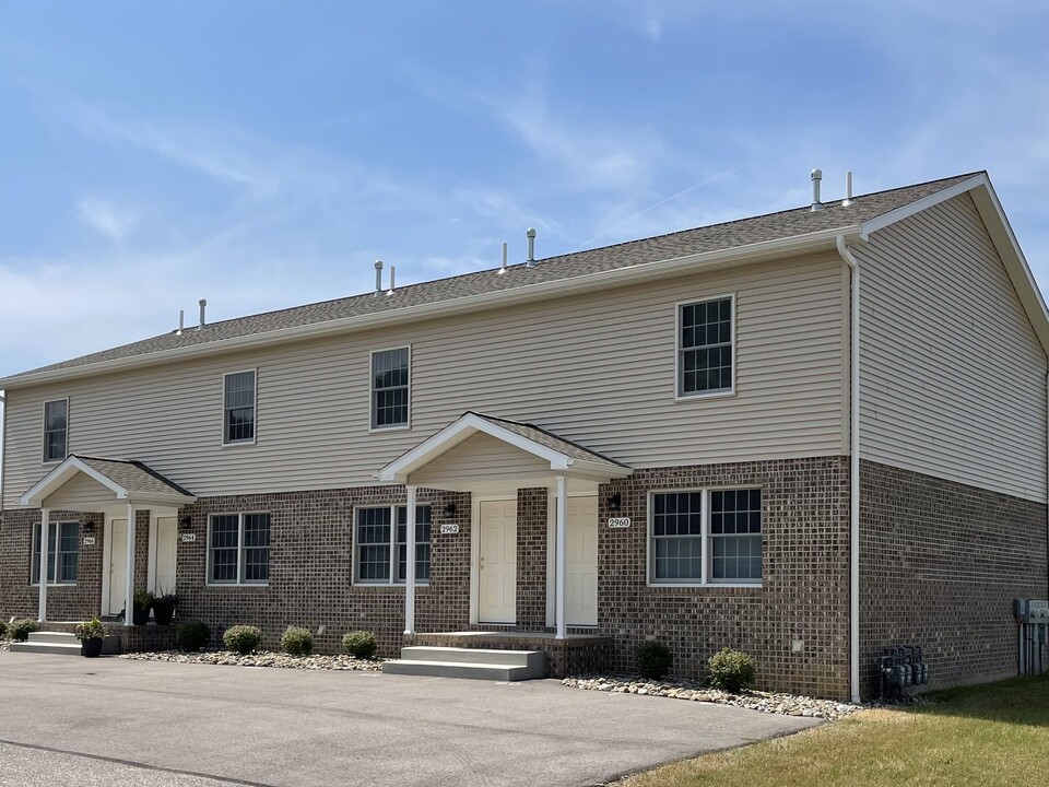 Lena Court in Erie, PA - Foto de edificio