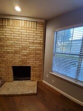 102 Austin Stone Dr in Duncanville, TX - Building Photo - Building Photo