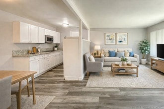 The Brentwood in Carmichael, CA - Foto de edificio - Building Photo