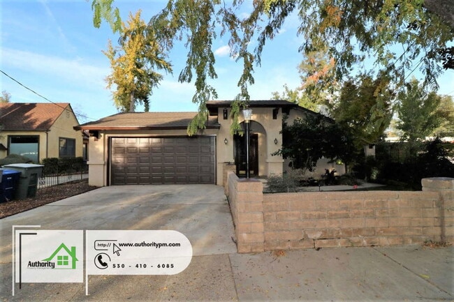 875 Lakeview Dr in Redding, CA - Foto de edificio - Building Photo