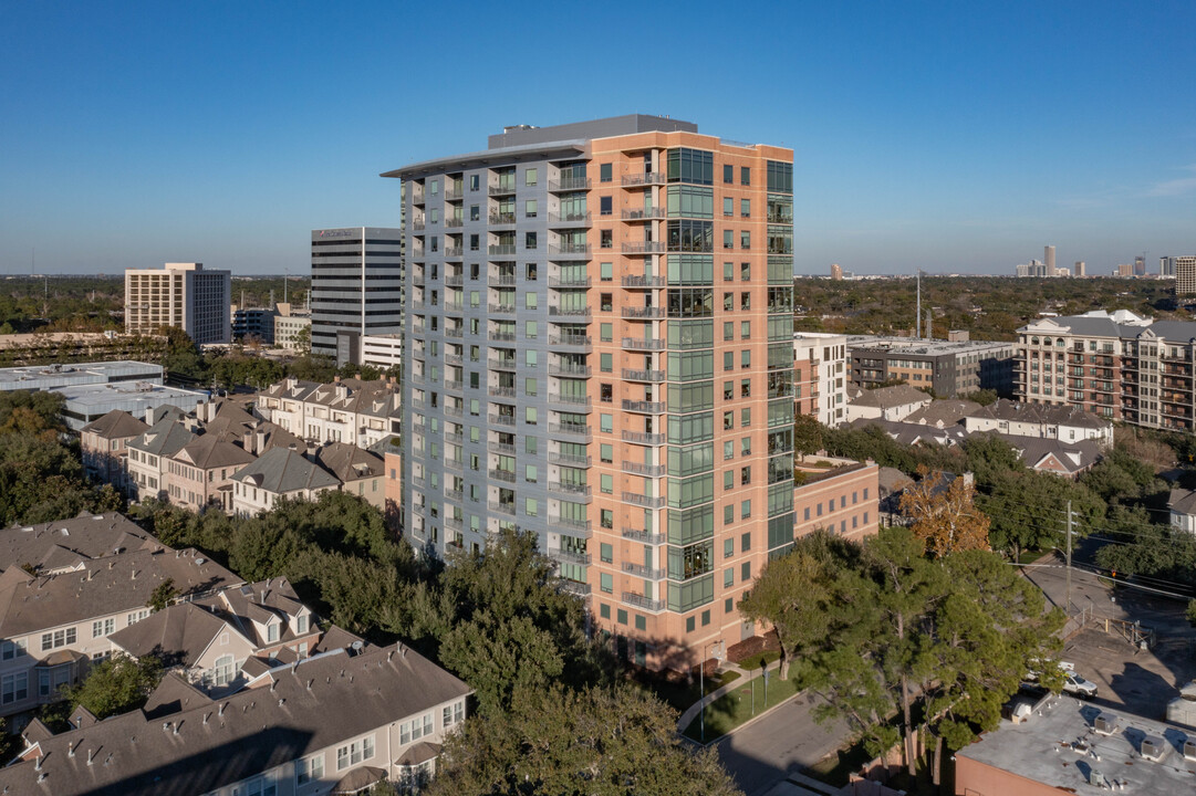 Highland Tower in Houston, TX - Building Photo