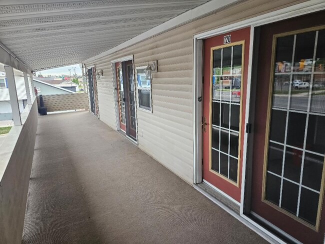 2006 Ashmun St in Sault Ste. Marie, MI - Building Photo - Building Photo
