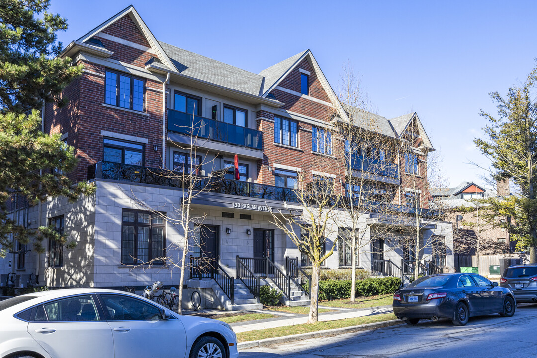 Cedarwood Suites in Toronto, ON - Building Photo