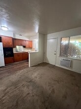 2404 N Angus St in Fresno, CA - Building Photo - Building Photo