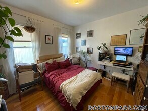 66 Brooks St, Unit 2 in Boston, MA - Foto de edificio - Building Photo