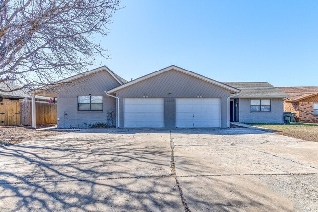 2334 Twisted Oak Dr in Norman, OK - Building Photo - Building Photo