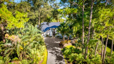 19009 SE Old Trail Dr W in Jupiter, FL - Building Photo - Building Photo