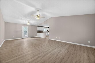 175 White Tail Hills Dr in Jackson, GA - Foto de edificio - Building Photo