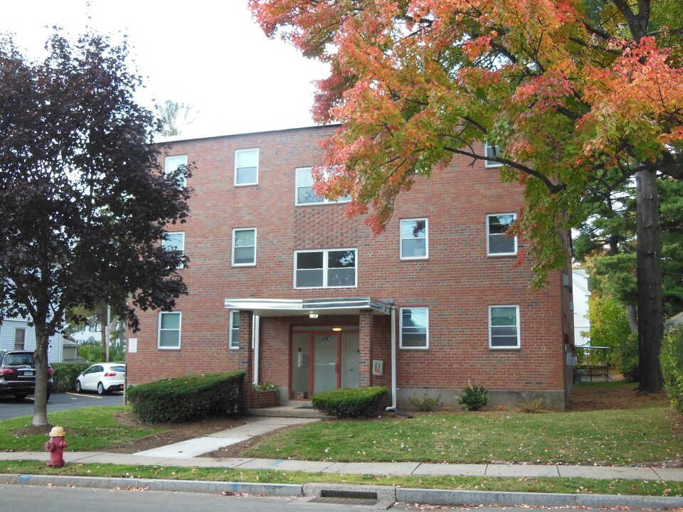 Oakwood Avenue in West Hartford, CT - Foto de edificio