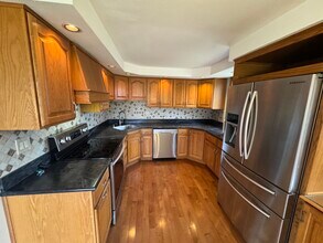 4000 Marlton Cir, Unit 302 in Liverpool, NY - Foto de edificio - Building Photo