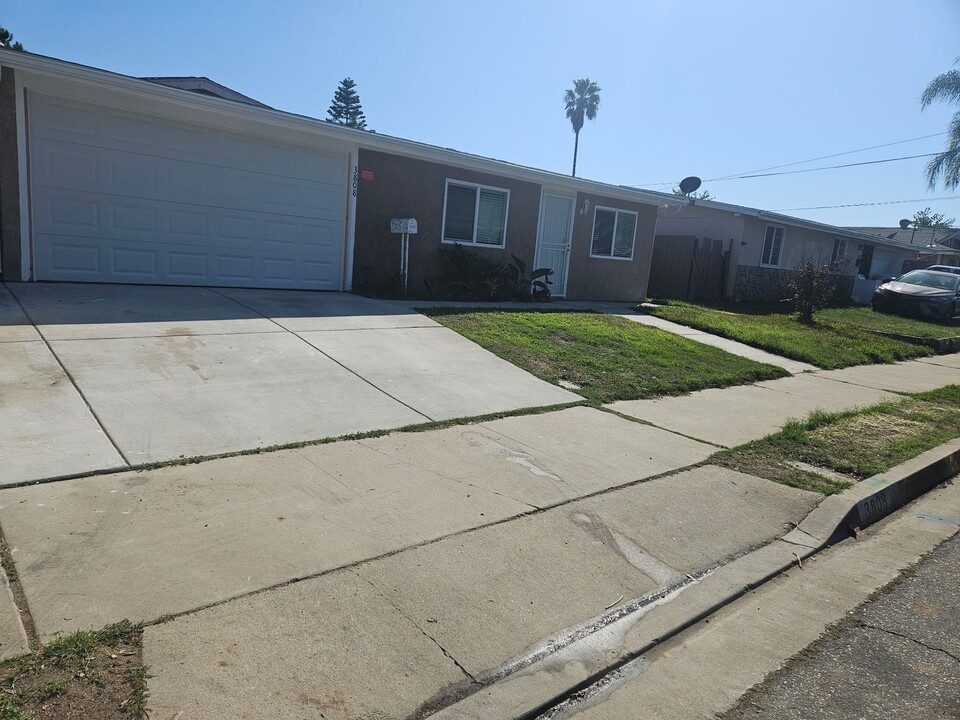 3808 Peach Blossom St in National City, CA - Building Photo