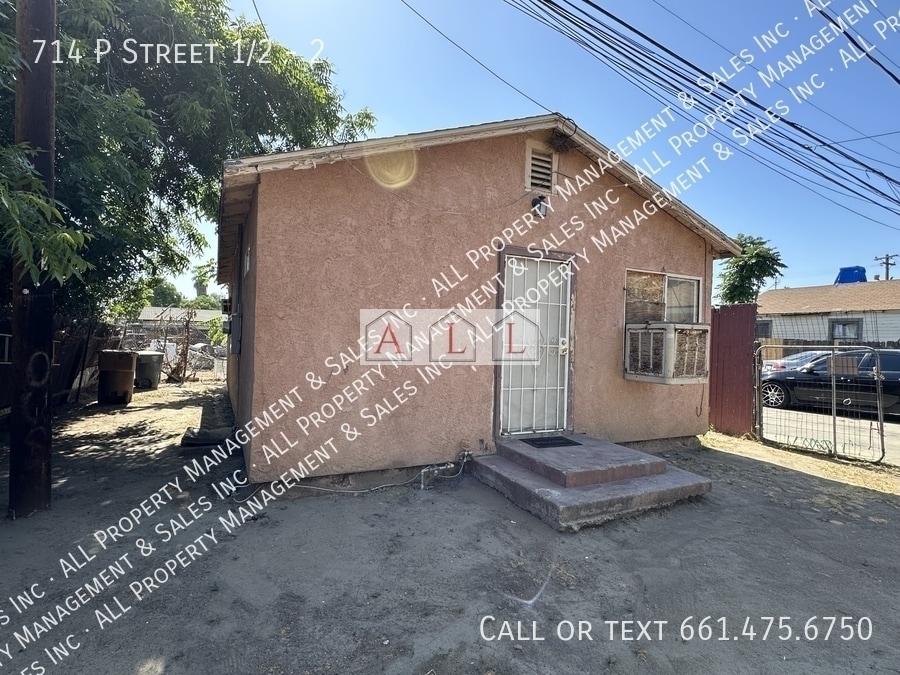 1 P St in Bakersfield, CA - Building Photo