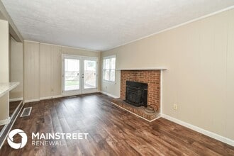 4907 Lunenburg Dr in Louisville, KY - Building Photo - Building Photo