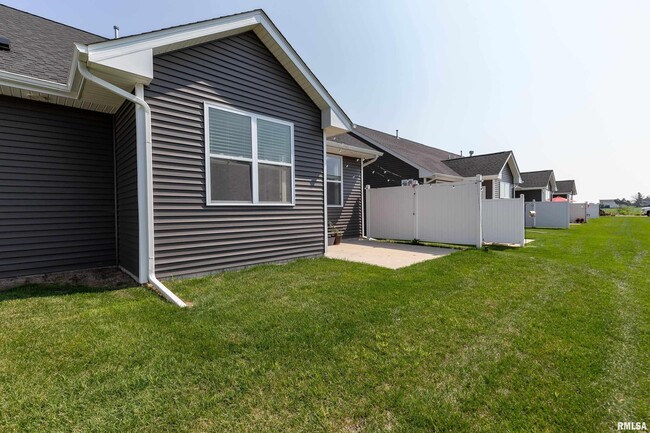 3099 Mary Leigh Dr in Bettendorf, IA - Building Photo - Building Photo