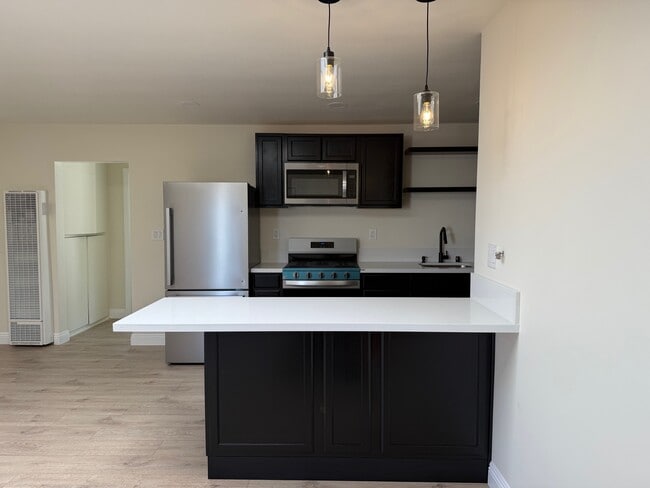 2 Hermosa Ave, Unit 1 in Hermosa Beach, CA - Building Photo - Building Photo