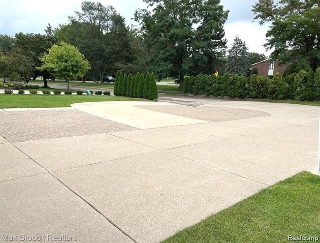 7980 Billingham Rd in West Bloomfield Township, MI - Building Photo - Building Photo